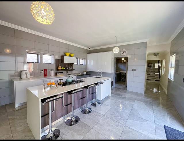 5 BEDROOM HOUSE FOR SALE IN MIDSTREAM ESTATE